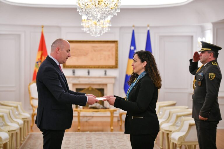 Presidentja Osmani pranoi letrat kredenciale nga ambasadori i ri i Malit të Zi, Bernard Çobaj
