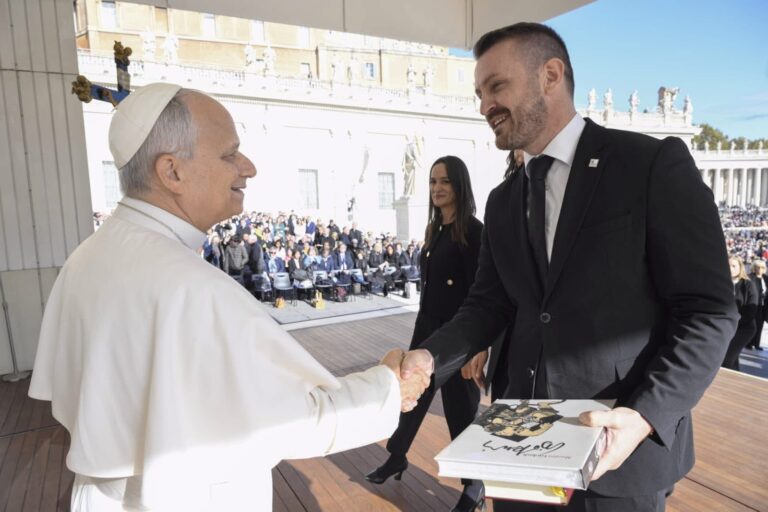 Ministri Dukaj takim me Papa Leonin XIV në Vatikan