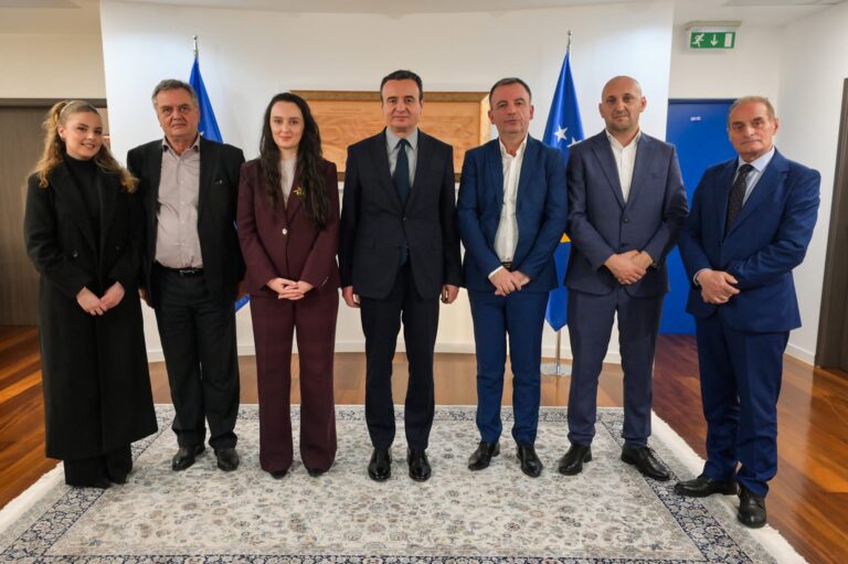 Kurti takohet me poetë shqiptarë nga Mali i Zi