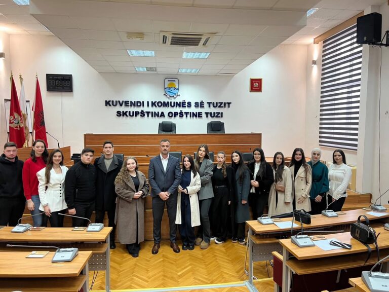 Shoqata Malësia e Madhe – New York ndau 27 bursa për studentët më të mirë nga Malësia