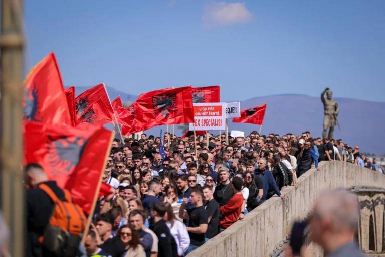Studentët shqiptarë në protestë në Shkup për provimin e jurisprudencës në gjuhën shqipe