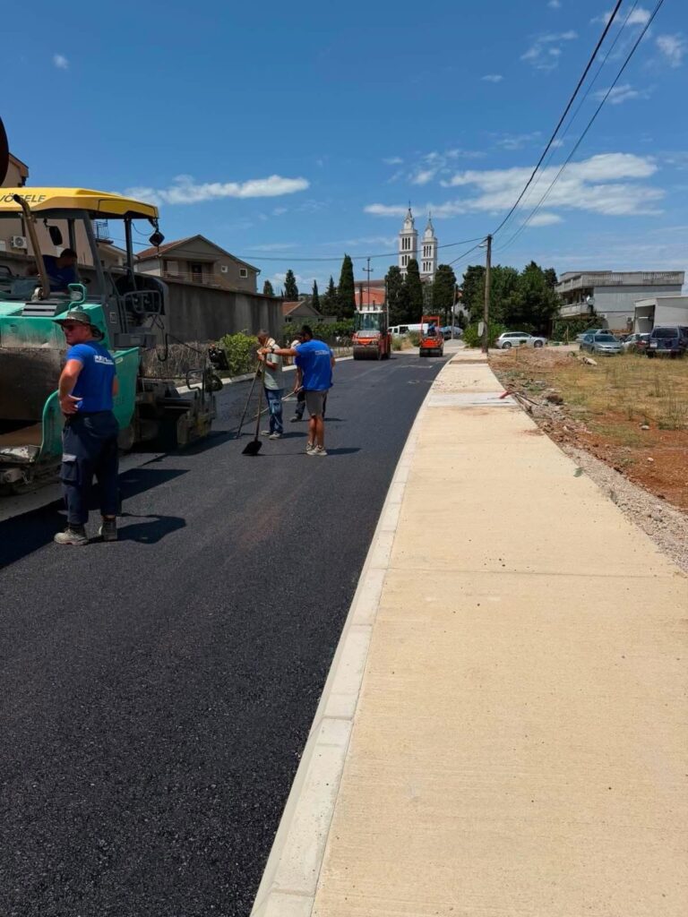 Gjelaj: Ka filluar asfaltimi i rrugës Tuz–Hot, projekt me vlerë 2.2 milionë euro