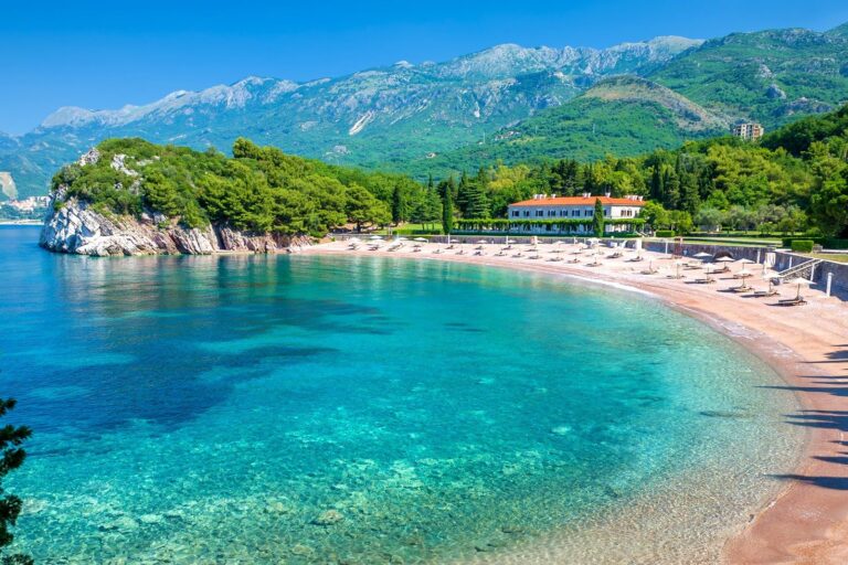 Më shumë se 390,000 turistë vizituan Malin e Zi në qershor