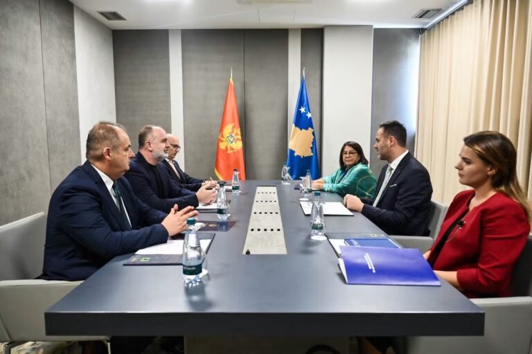 Gjeloshaj në Prishtinë, takohet me Ministrin e Jashtëm, Glauk Konjufcën